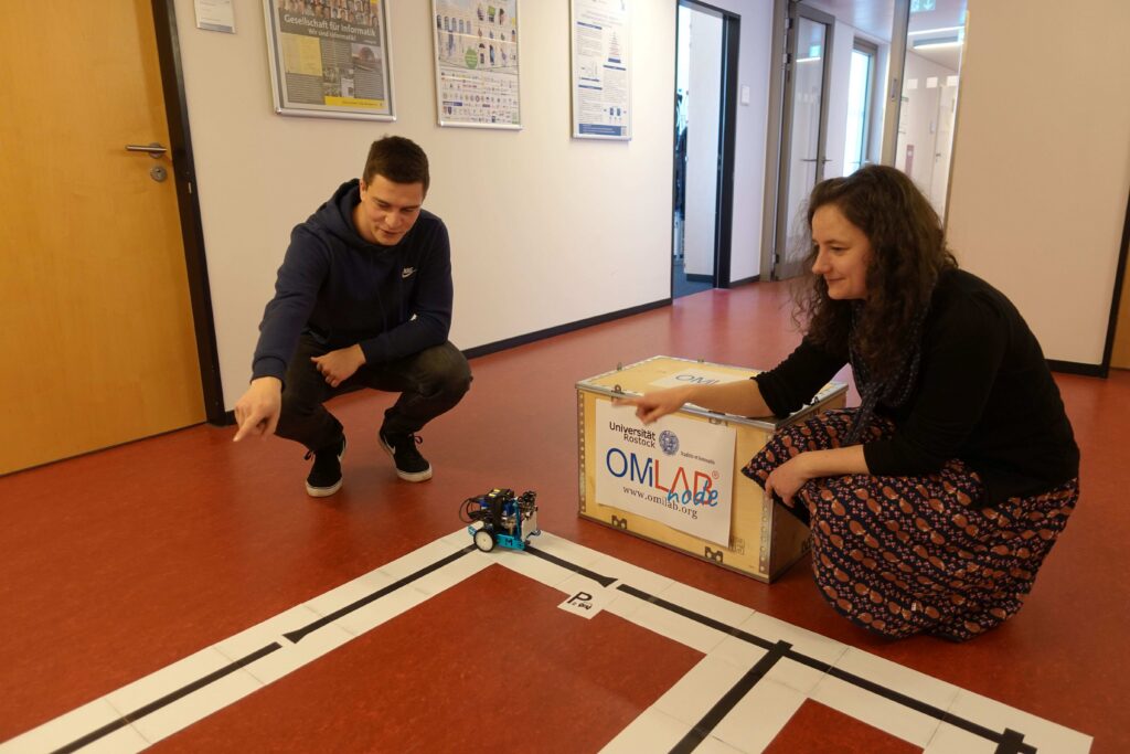 Take a virtual tour of our lab!