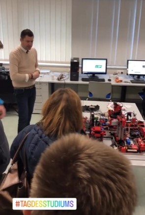 Take a virtual tour of our lab!