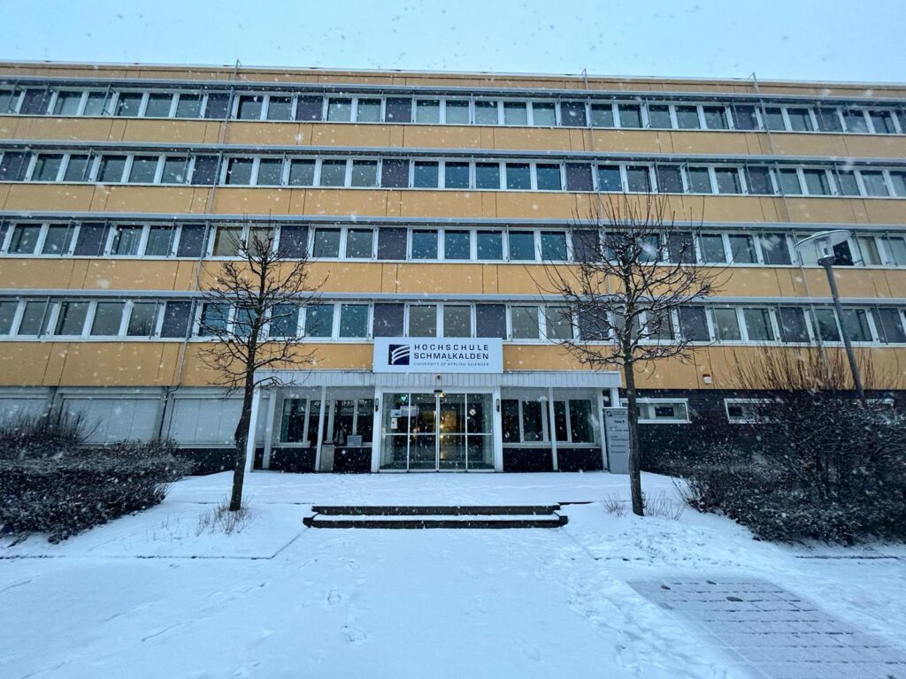 Take a virtual tour of our lab!