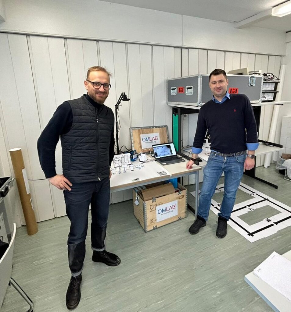 Take a virtual tour of our lab!