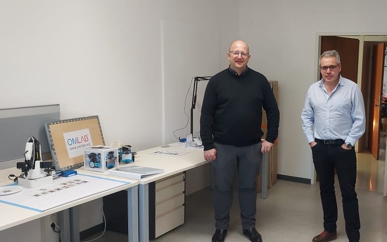 Take a virtual tour of our lab!