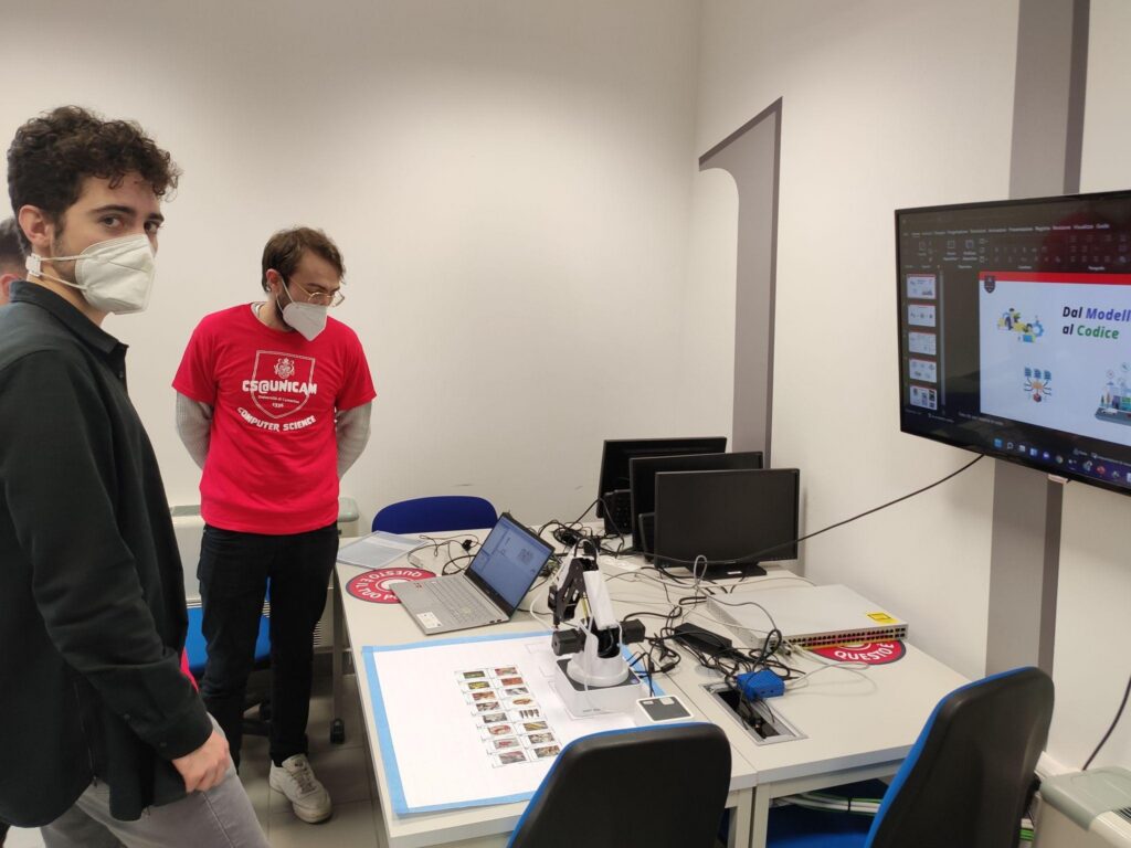 Have a virtual tour of our lab!