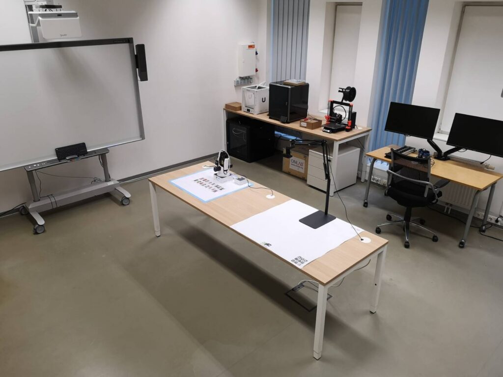 Take a virtual tour of our lab!