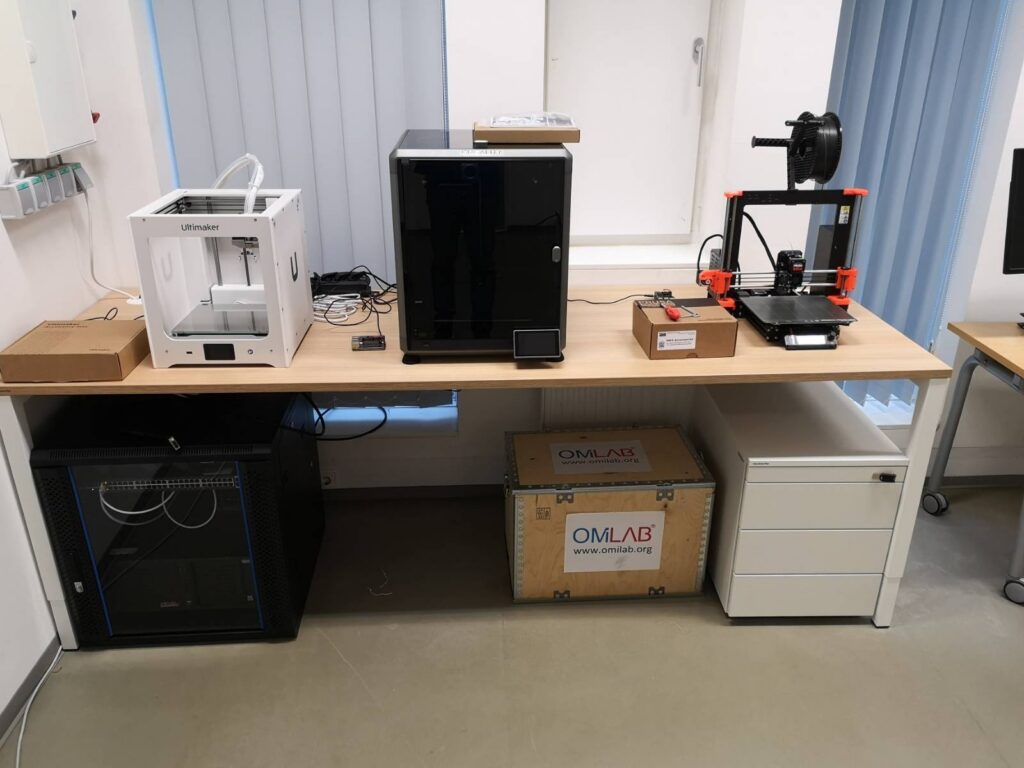 Take a virtual tour of our lab!