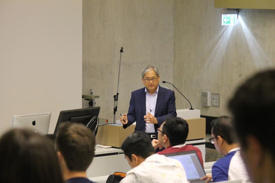 Have a virtual look at the OMiLAB!