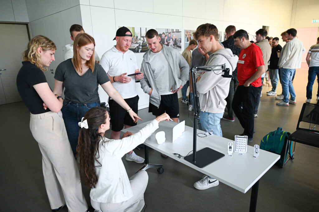 Take a virtual tour of our lab!