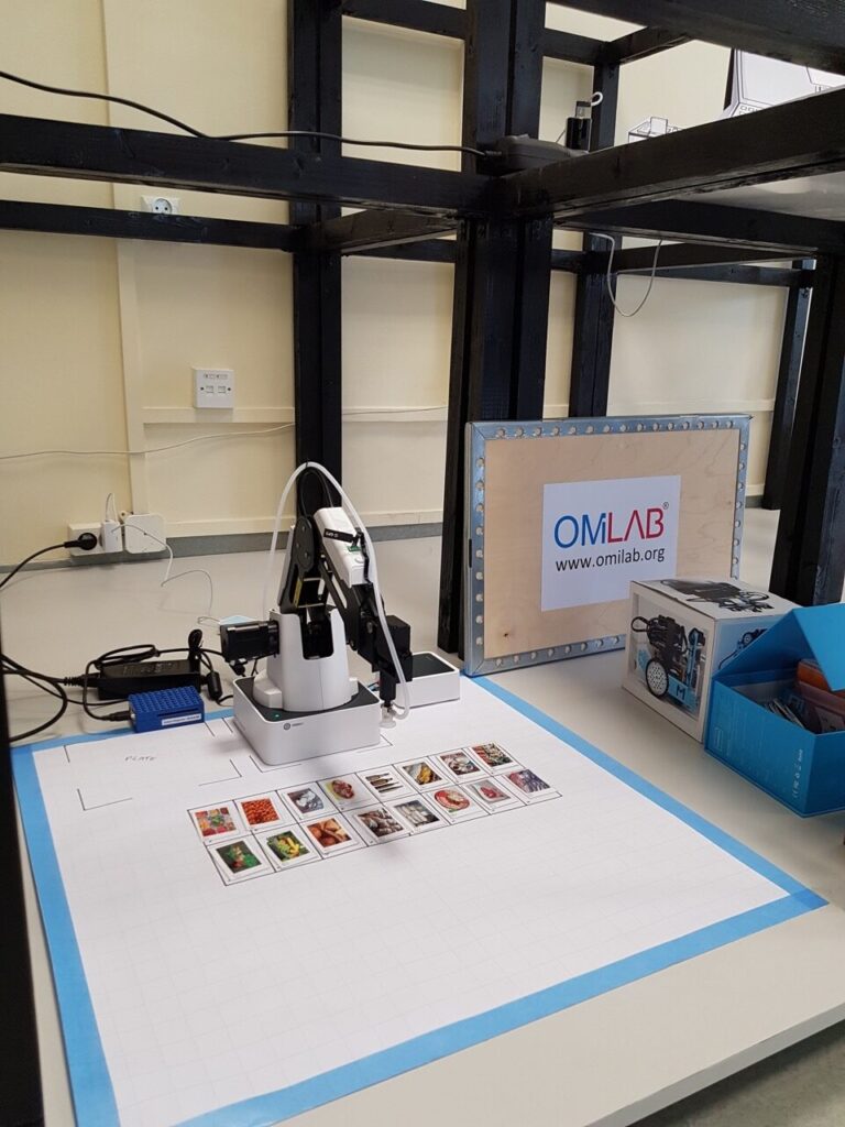 Take a virtual tour of our lab!